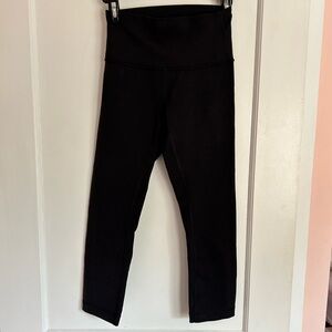 Lululemon Wunder Under 21” Leggings. Size 4
